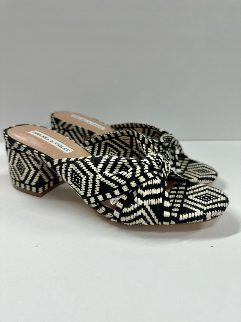 Chelsea & Violet Black and White Geometric Knotted Block Heel Mule Sandals 7.5